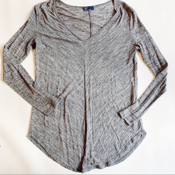 GAP Tops - GAP Gray Soft Long Sleeve Shirt Medium EUC GAP Tops - GAP Gray Soft Long Sleeve Shirt Medium EUC